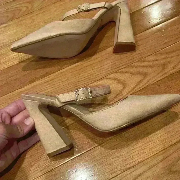 Lulu’s pointed toe, nude suede heel with rhinestone strap detail size 8 - Picture 5 of 6